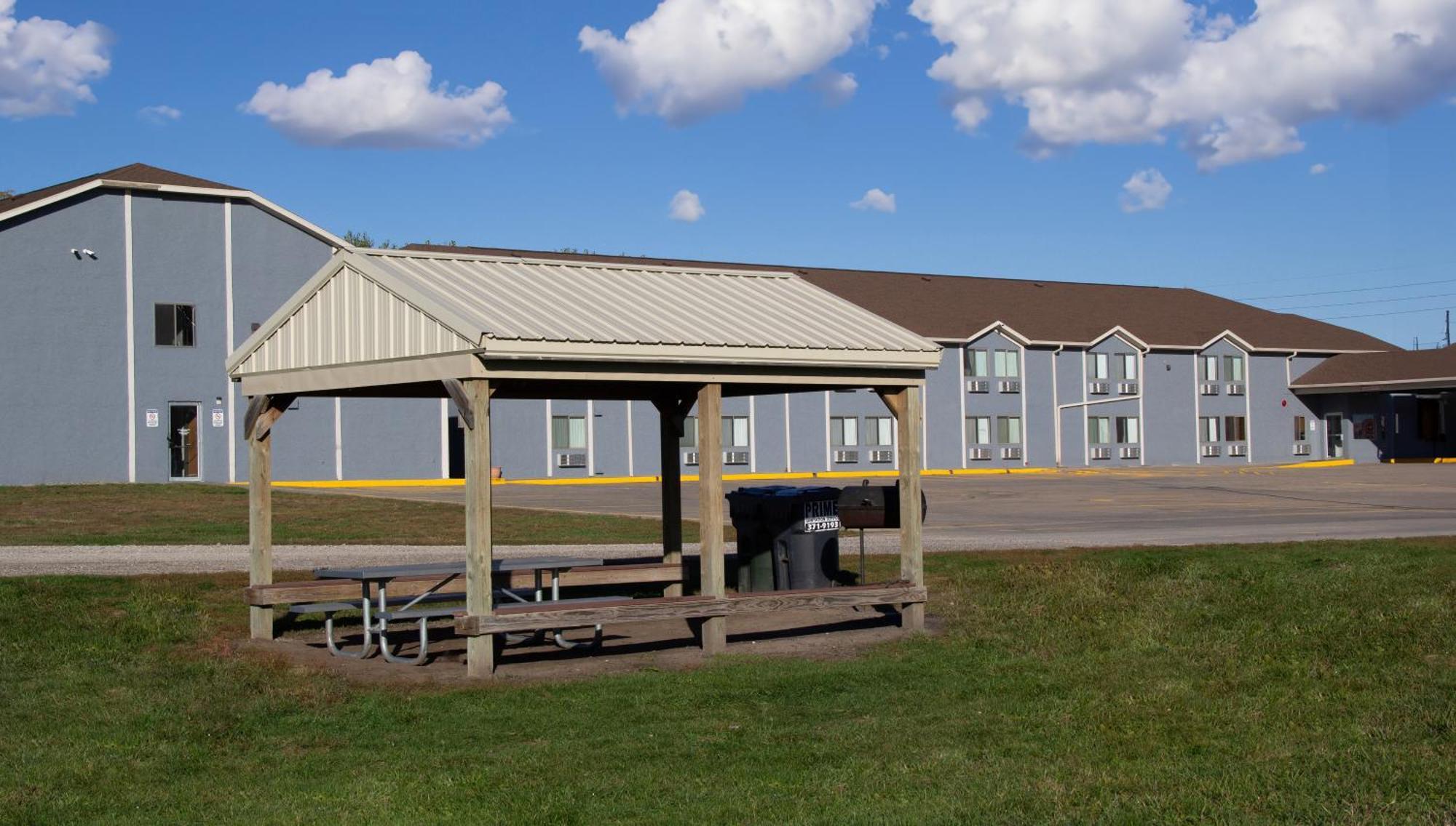 New Victorian Inn & Suites-Norfolk Exterior photo